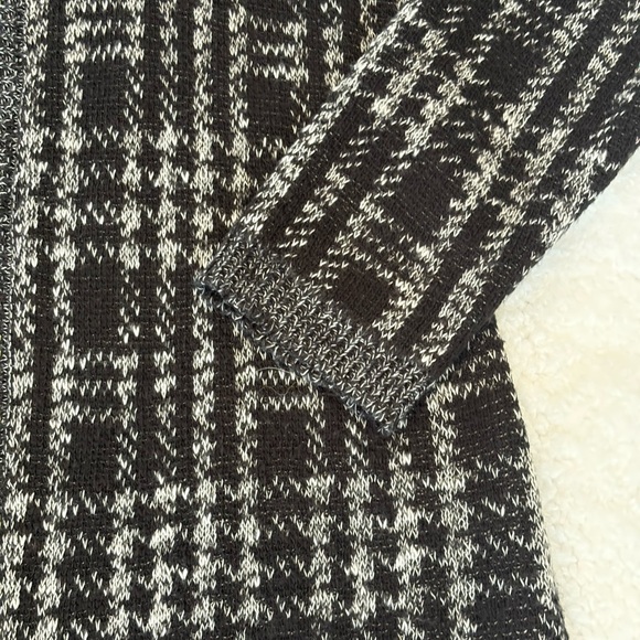 C Apparel Plaid Open-Front Longline Cardigan Sweater - Size Medium - Picture 5 of 12